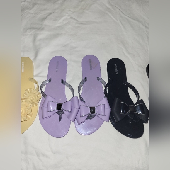 1 Melissa Flip Flops - Picture 2 of 5